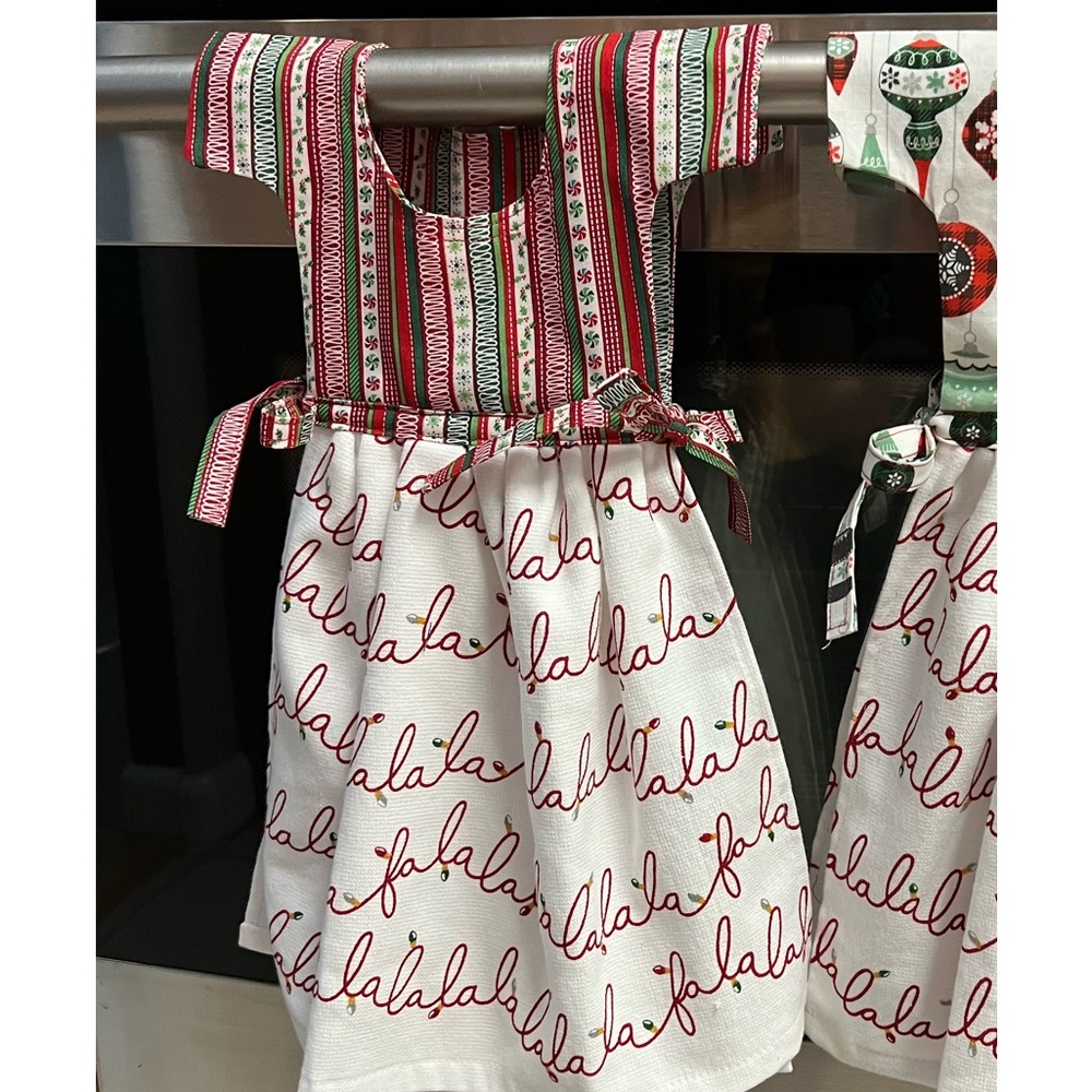 🚨2/$25🚨 Handmade Hanging Kitchen Dress Towel for the Oven or Dishwasher Bar.